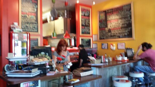 NwithGG's tweet photo. @The_DamSTL so excited for my dam burger! http://t.co/5uoPMJIuOo