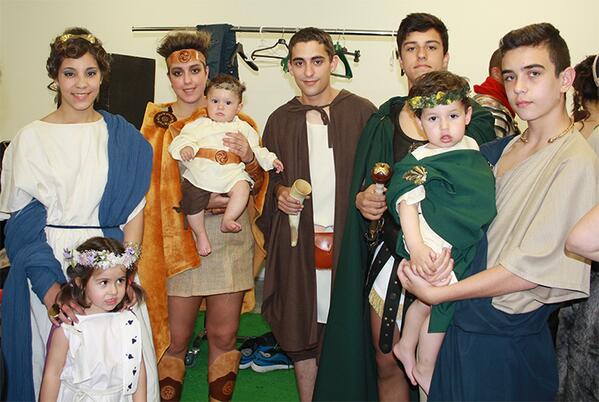 creaGaspar's tweet photo. Os quiero mostrar  lo que hemos confeccionado, y que se han mostrado en el MIHL #trajeardelucus @todoardelucus http://t.co/SQk1thaKiQ