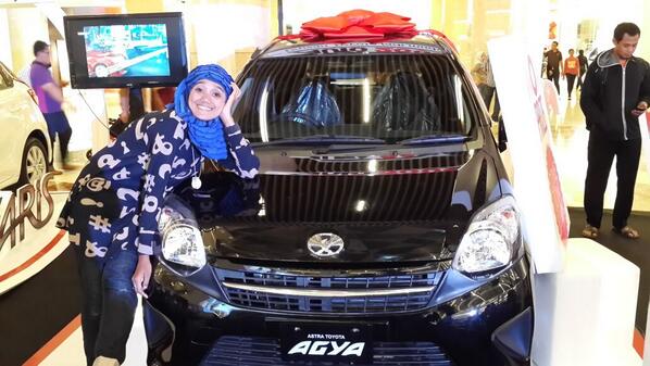 Yeayy toyota agya mobil impian gw bentuknya lucuk kyk gw :d <a href="/auto2000camp/">auto2000campaign</a> <a href="/JktMarketing/">JakartaMarketingWeek</a> #JMW2014 #peoplewithpassion