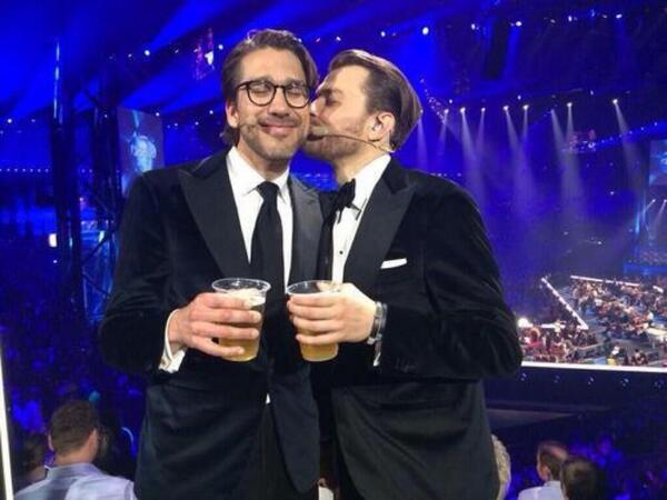 LeonaConTL's tweet photo. EL OTP ES REAL OMG IM DYING http://t.co/KfI7JA9U9o