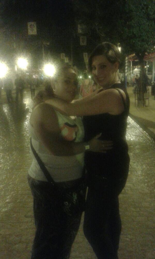 lauragh90's tweet photo. Jueves de feriaa con @MarialhLaguna tekieroo xoxetee http://t.co/WejNAgFStU