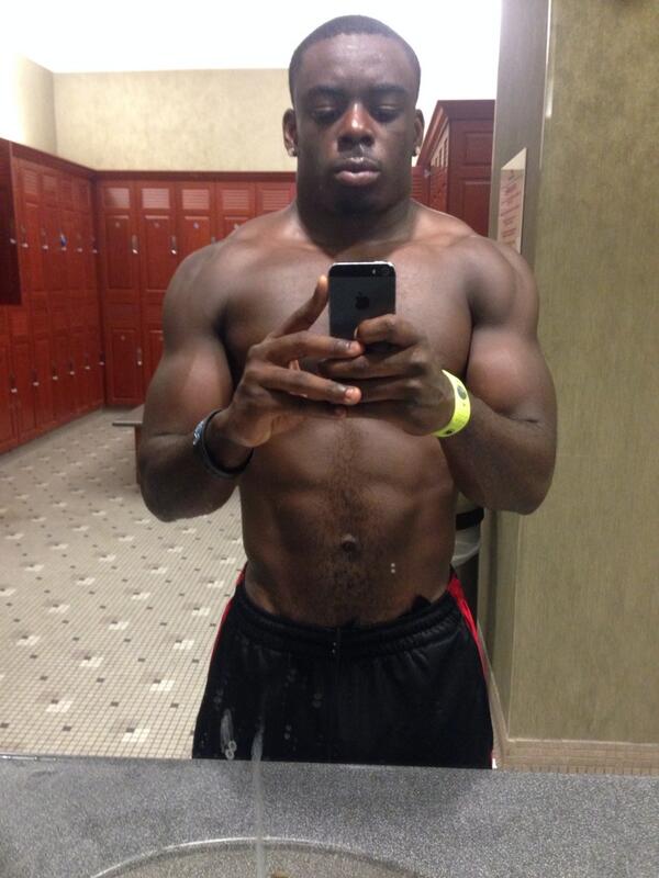 _HiM4's tweet image. Young boiii getcho weight uppp . #lightflex #mybodyisatemple 😋