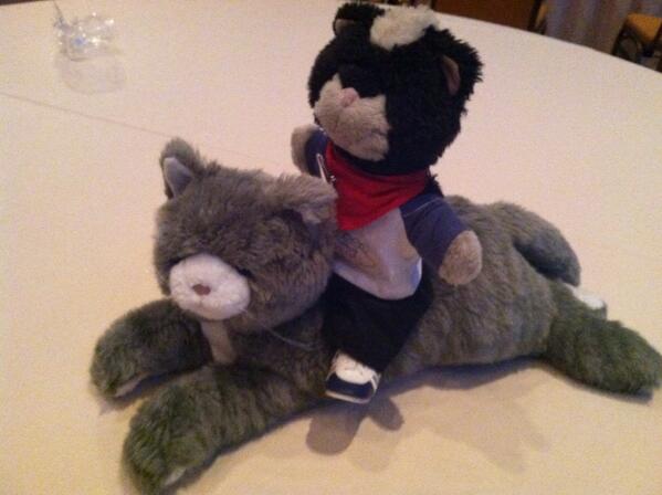tildatoo's tweet photo. @wallaseKatt &amp; @CathyKeisha What happens in Vegas stays in Vegas baby! #blogpawty http://t.co/hSMejN5foV