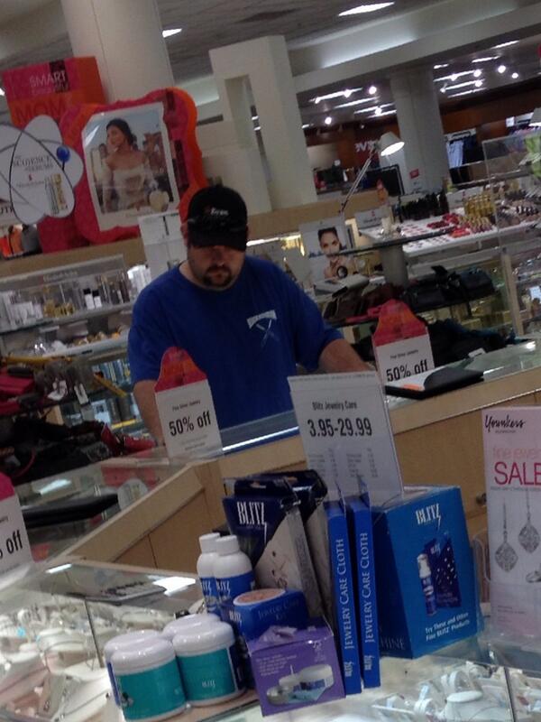 DevonAdair441's tweet photo. At younkers with @pulpmx #offweekend http://t.co/6CJQZf0jF6