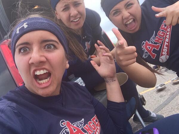 cj_leighton's tweet photo. Things I find on my phone @angela_cordova @ESupercynski @LinnieMalkin @Aspen_Eubanks02 http://t.co/9ovIuO4KU9