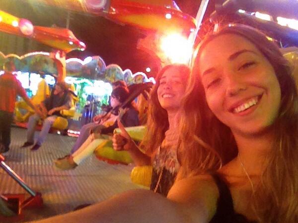 SonsolesGlezAda's tweet photo. Asi se acaba bien la feria @techiadalid  @Isi_vm94 @Patialvarez1 @carlosalbarra http://t.co/uCxgyjRDPv