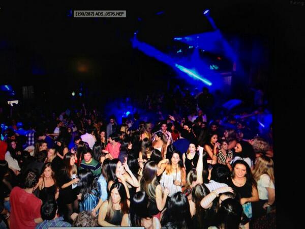 AlarciaAndres's tweet photo. Encuentren a wally esta de verde http://t.co/ntrFQ5SFXS