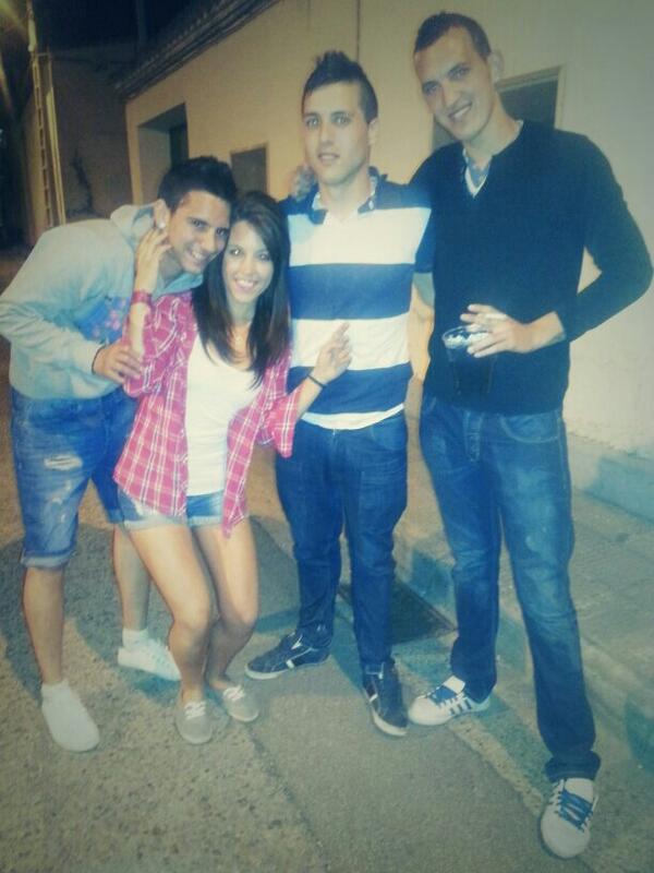 laauureettaa's tweet photo. Pues aaqui cn los mejores @manumanolete1 @alex_torrero  @McciegoDiego pork son muxas fiestas juntoos muy grandes!! http://t.co/EuYlfH6vvi