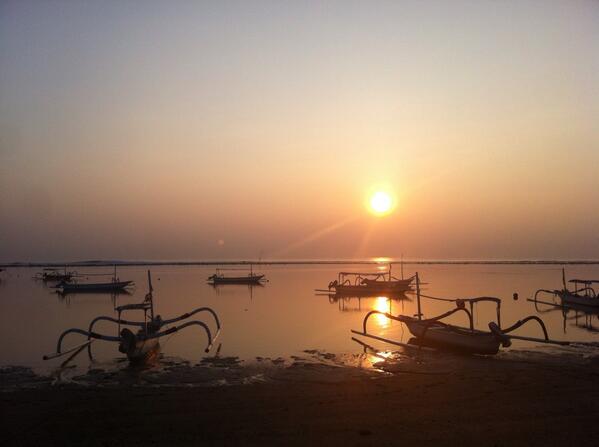 Sunrise Pantai Sanur. Met weekend Sahabat Bali.