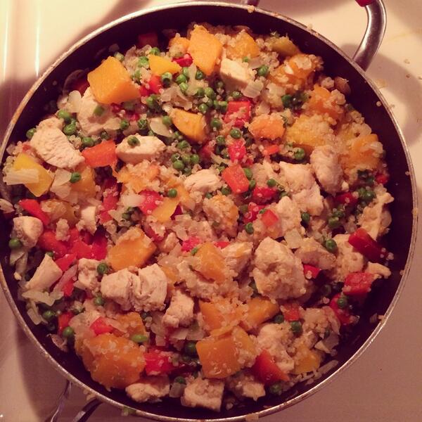 KBHealthCoach's tweet image. Chicken sweet potato quinoa stir fry... #Foodporn 😀