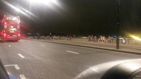 KelvinJRobbins's tweet photo. Pink tide going over London Bridge #MoonWalk2014 #keepgoing http://t.co/bbWvrrv7Yn