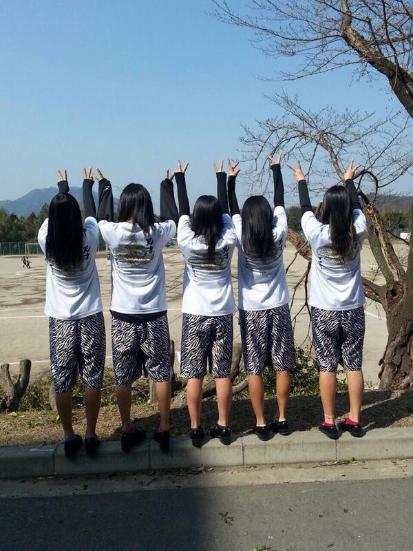 伊豆総女バスbot おそろの練習着が派手 ゼブラパンツに 上のtシャツの裏には 龍に天才ですからとかいてある 伊豆総女バスあるある Http T Co Wj7ru2odvc