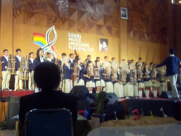 infoLMAP's tweet photo. Peserta no. 10, SMP Pasundan 1 Bandung (B) πππ #LMAP8 http://t.co/dp19IenOiZ