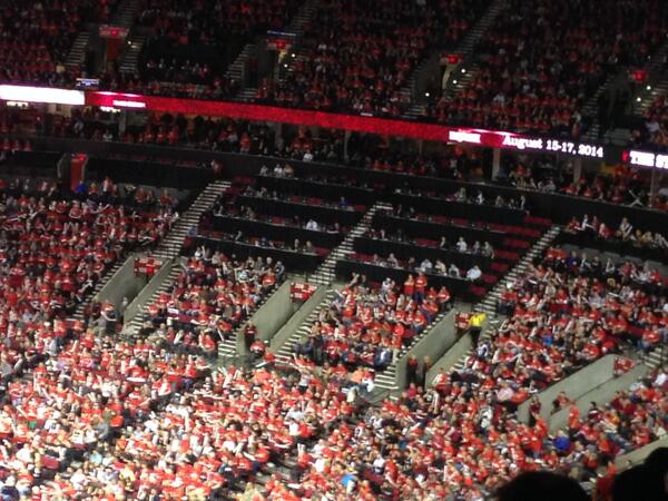 KelseyThompson's tweet photo. Dear media: I hate you. Stop taking seats from fans http://t.co/FRIs5WJrhi