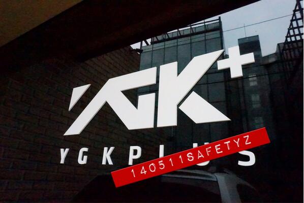find14212's tweet photo. “@fkbiblee: " YGSOKAWAII: 140511 YGK+ Model agency building #K+ #YGKplus #kplusmodel http://t.co/cZbnw9HiaZ"” /@NoleaEye  อายนี่คือเป้าหมาย