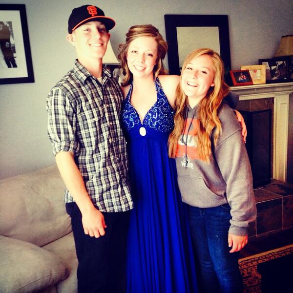 s_kindschy10's tweet image. Cousins first prom tonight. So proud of the lady she's become today. I love her! #cousin #firstprom 🎉🙌❤️