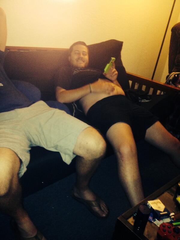 ChloeLove91's tweet photo. @HunterHuish @Spicynugg3t #WinniethePooh #buddah #livingthecollegelife http://t.co/JyXNQ3KzXn
