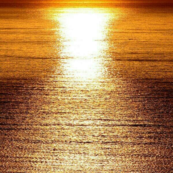 살다살다 못견딜때면
추억하나 꺼내 보고
그리움 사뭇칠때면
내 눈앞에 그려본다
그대 따스했던 눈빛
그대 사랑스런 손길
어스름한 해질녘
허전함에 더 생각나면
그대사랑 가슴에담아
오래도록 느껴볼께요.