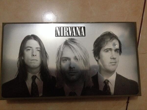 admin mau jual kolpri nih boxset @nirvana
tolong d bantu ya :D
minusnya ada penyok aja heehe
cc <a href="/nirvana_ina/">Nirvana Indonesia</a>