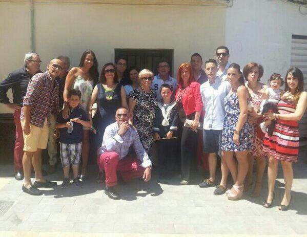 almemdros_99's tweet photo. "@agmz89: De comunion @nolis28 @almemdros_99 @lorena_morenita http://t.co/7soSPt2kJf" http://t.co/Yy7JLdtk9Z