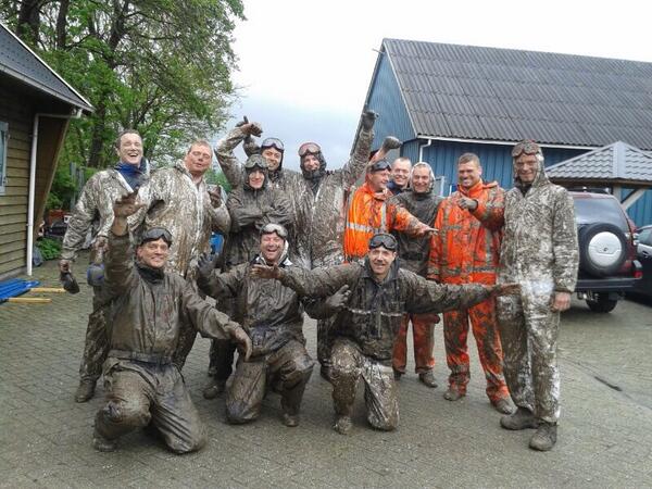 Crosskarting's tweet photo. Wat een weertje gister.. Maar het buggy rijden blijft ook dan leuk!! #natpak #supervett http://t.co/9P8MnY5sjW