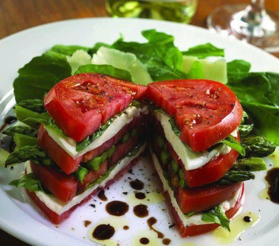 home_decorr's tweet photo. Just stack tomatoes, some mozzarella cheese, basil and asparagus and drizzle with some balsamic vinaigrette http://t.co/lJiegg2g0f