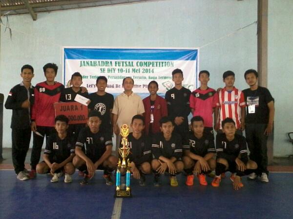 BEMFE_UJB's tweet photo. Juara 1 Janabadra futsal Competition 2014 "SMA IT ABU BAKAR" #juara #best #futsal #eventjogja #SMA http://t.co/S065IIMuJW