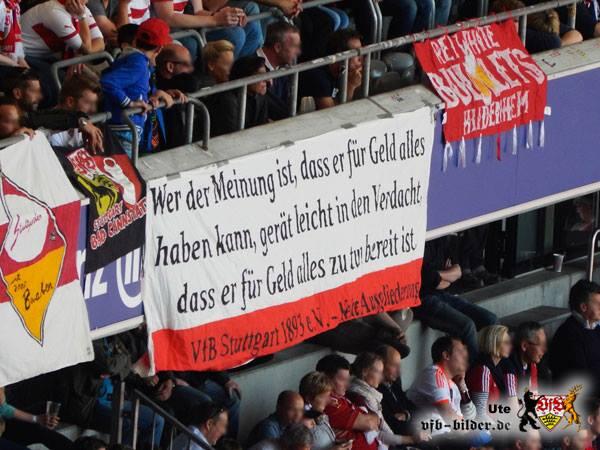 FutbolTK_'s tweet photo. "Aquel que crea que puede conseguir todo con dinero, es sospechoso de hacer cualquier cosa por dinero" #AllianzArena http://t.co/GinjItTKer