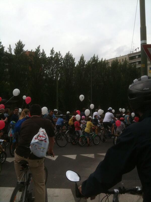gamerrina's tweet photo. In marcia #Cyclopride @ Mi http://t.co/vkLmOaiCr0