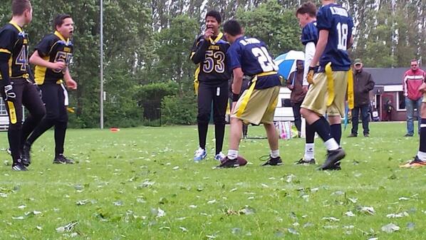 We starten the day with a win 40-6 for the peewees against the lightning. Now cubs VS lighting at 48 -28 4th quarter