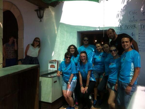 LauraMoreRu's tweet photo. Ya estamos en la romería!! Grupo-Asociación Algatocín en Movimiento!! 😃😄 http://t.co/9ch4ebPe8V