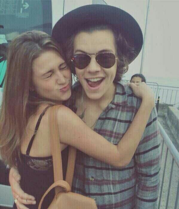 gemf4th's tweet image. OLHEM A CARA DE SAFADO DESSE TRATANTE #1DWelcomeToBrazil #1DayOneDirectionForBrazil