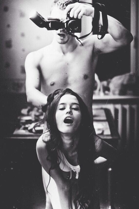 Parejitas caseras se toman selfies 1