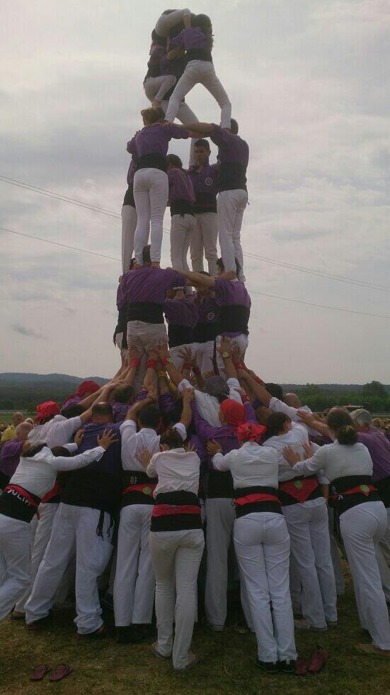 MarcVall46's tweet photo. #castellers a la fira @tractoristes de #vidreres http://t.co/A0044d6rh2