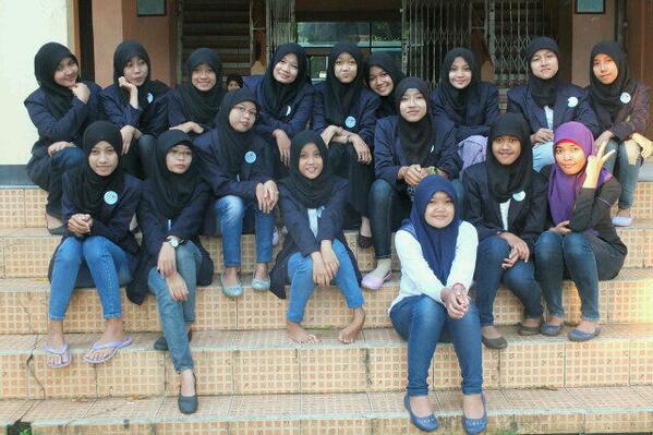 Jajaran barisan Anggota Luar Biasa HMJA FEB Unisnu Jepara :) tetap jaga kekompakan dan solidaritas ! ;)