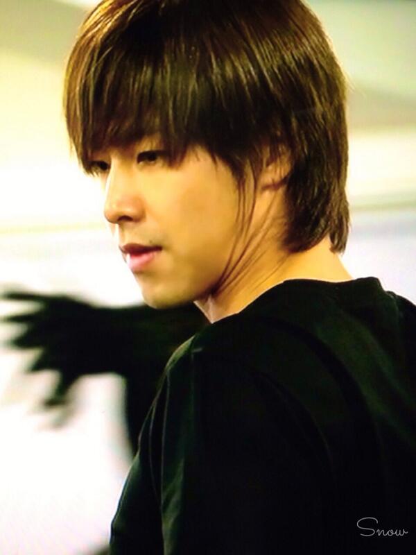 すのー 女性は４０ の女顔の男性を最も好む傾向がある 女 顔とは顔が小さく縦長で 目が大きく 鼻は小さくほっそりとしていて 口が大きく 唇が厚く あごがするどく尖っているという顔です Http T Co Oxwn0iqhme あらw Http T Co 2x09i8s65e