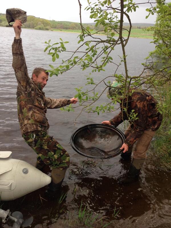 fishington76's tweet photo. Two men from St Helens strike it rich in Lock Ken @Red_shiva @champers78 @StevenUKROY @markbate81 @craigbate79 http://t.co/NZ6XH4EjI1
