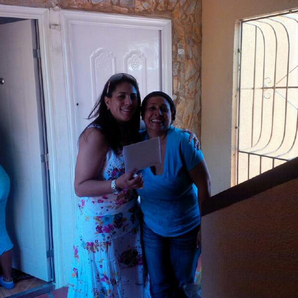 Lacandanguera_'s tweet photo. Un detalle para mi vecina, amiga y hermana Noris... Felicidades en tu día... DTB... TQM ♥ http://t.co/nvsGDsjnFO