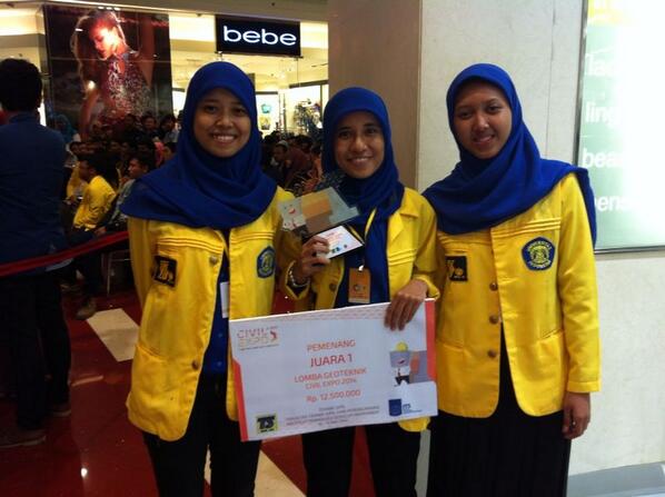 erlybahsan's tweet photo. Congrats, good teamwork :) "@CARTALA_FTUI: TIM ESSA UI JUARA 1 LOMBA GEOTEK CIVEX 2014! Cc: Azzah @Unndari @sepinia http://t.co/Zqbuno0HA7"