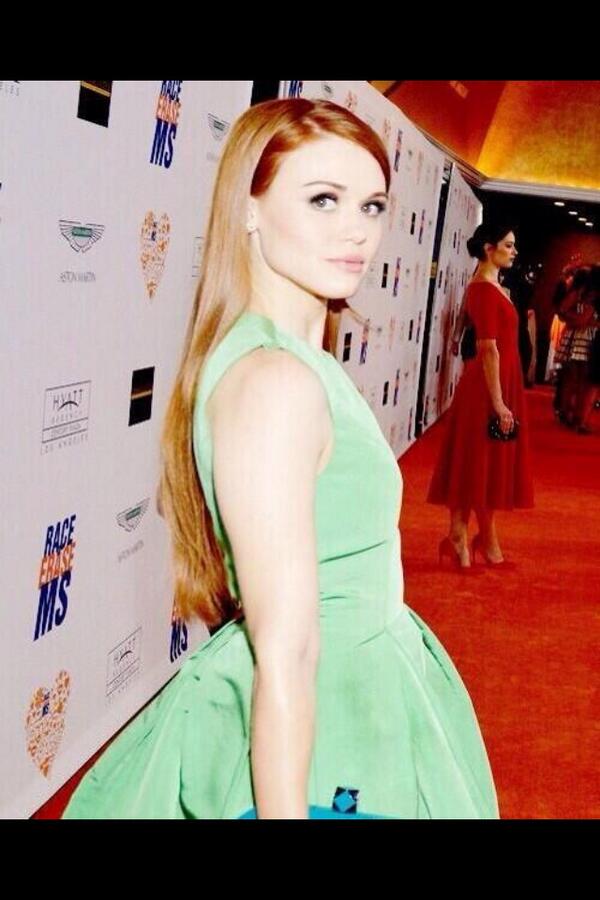 RODENSGRIMES's tweet photo. she's an actual queen and crystal in the background damn i just http://t.co/jVz8Flryba