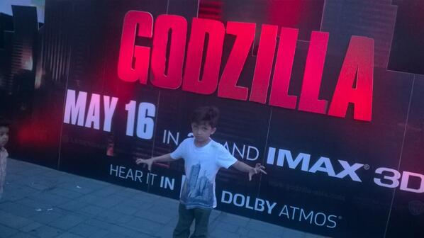 WarnerBrosIndia's tweet photo. He's giving the monster his very own #OMGodzilla look! We got the creeps! Did you? @gophoenixing http://t.co/hSvbwF2sdC
