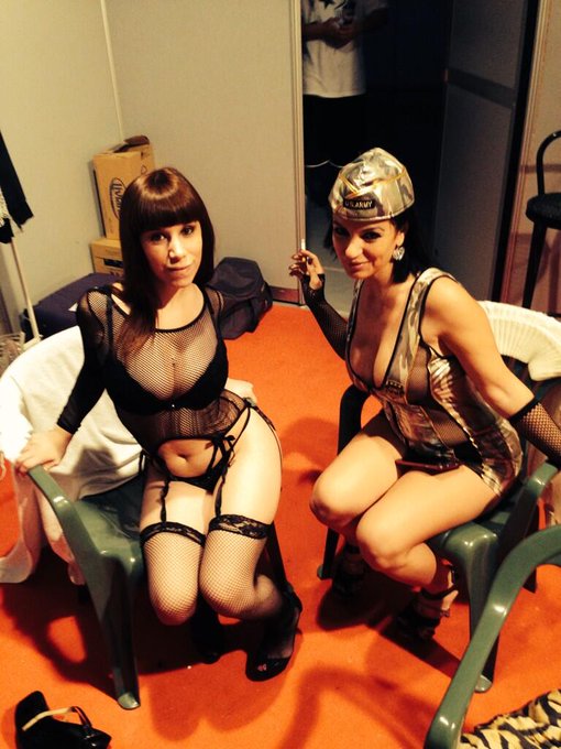 "@bianca_resa: @amandaxes  y @Brenda_boopp  guap&iacute;simas en @eroticomurcia http://t.co/qiEXvHsBGb" tu si<a class="tags" href="/tag/bianca_resa">@bianca_resa</a><a class="tags" target="_blank" title="On Twitter" href="/?out=eyJ0eXAiOiJKV1QiLCJhbGciOiJIUzUxMiJ9.eyJpYXQiOjE3MjA4NjI1OTYsImlzcyI6InR3cG9ybnN0YXJzLmNvbSIsIm5iZiI6MTcyMDg2MjU5NiwiZXhwIjoxNzUyMzk4NTk2LCJyZWRpcmVjdF91cmwiOiJodHRwczovL3R3aXR0ZXIuY29tL2FtYW5kYXhlcyJ9._G4gKp9Fx-iqxHS68WH4s11b7qQz3BvJyZzE8EPkcIbdb5RdnEctwEwDLYmjYljoE7TZy-rGzRfsmmeksMurbw">@amandaxes</a><a class="tags" href="/tag/brenda_boopp">@brenda_boopp</a><a href="/tag/hardcore"class="tags"><span>#hardcore</span></a>