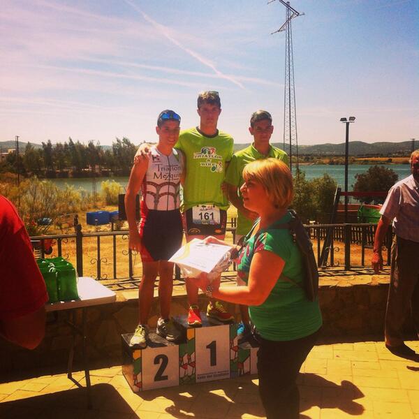 matias7_10's tweet photo. Hoy el primer triatlón del año y podium ( 1 de mi categoría ) vamos #triatlon http://t.co/RNlTQLrQEb