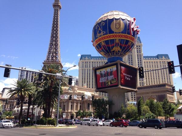 AlexCreatuity: Couldn't ask for better weather for a trip to Vegas. #Vegas #MagentoImagine http://t.co/odfZZ7FEWv