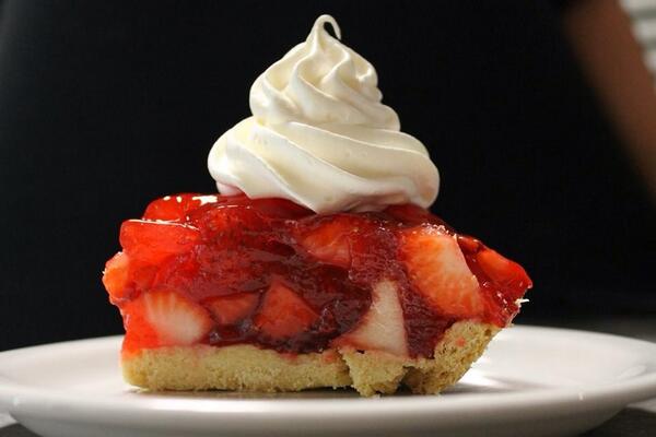 AnniesTopeka's tweet photo. Fresh strawberry pie! How delicious does that look? Come in and try it today! (Your mom will love it too!) http://t.co/pCmvw2mBO0