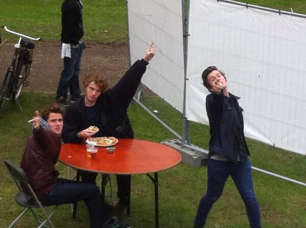 junglebynight's tweet photo. Pizzatje knappen in Geleen #mmp14 http://t.co/ue6wBvEZFN