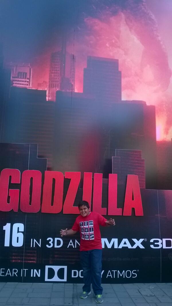 WarnerBrosIndia's tweet photo. Everybody wants to try a hand at scaring #Godzilla, ain't such an easy task! #OMGodzilla @gophoenixing http://t.co/QWmA3V8On0