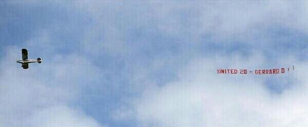 Whoaa!! RT <a href="/unitedarmyfc/">UNITED ARMY INDONESIA</a>: [Pic] Katanya ini melintas di Anfield sebelum KO. I think Giggs more than enough.