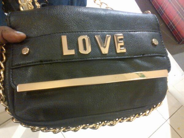 StrawDrops's tweet image. Love my new "love Dr" bag!!thank you@DineoRanaka