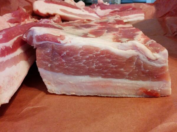 Kevs_Kitchen's tweet photo. You don't get beautiful pork belly like this from factory-raised hogs. Thank you, Frigs Natural Meats! http://t.co/RAhij82qua